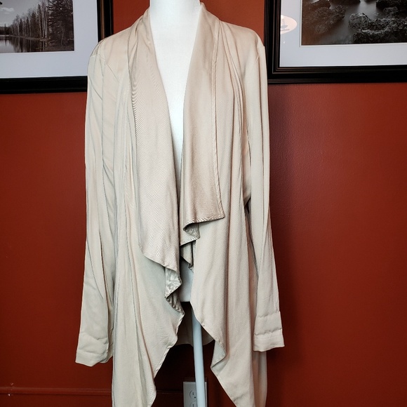 Roz & Ali open jacket - Picture 2 of 8